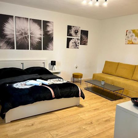 Studio Apartment Dandelion Братислава Экстерьер фото
