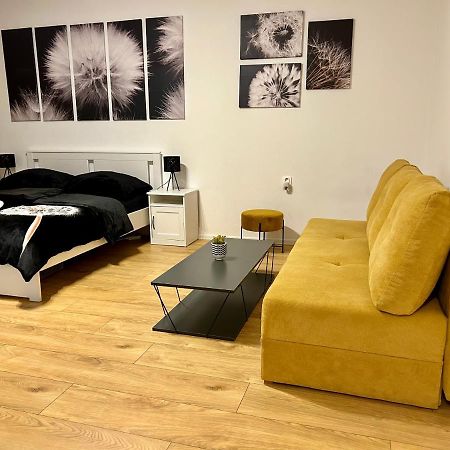 Studio Apartment Dandelion Братислава Экстерьер фото