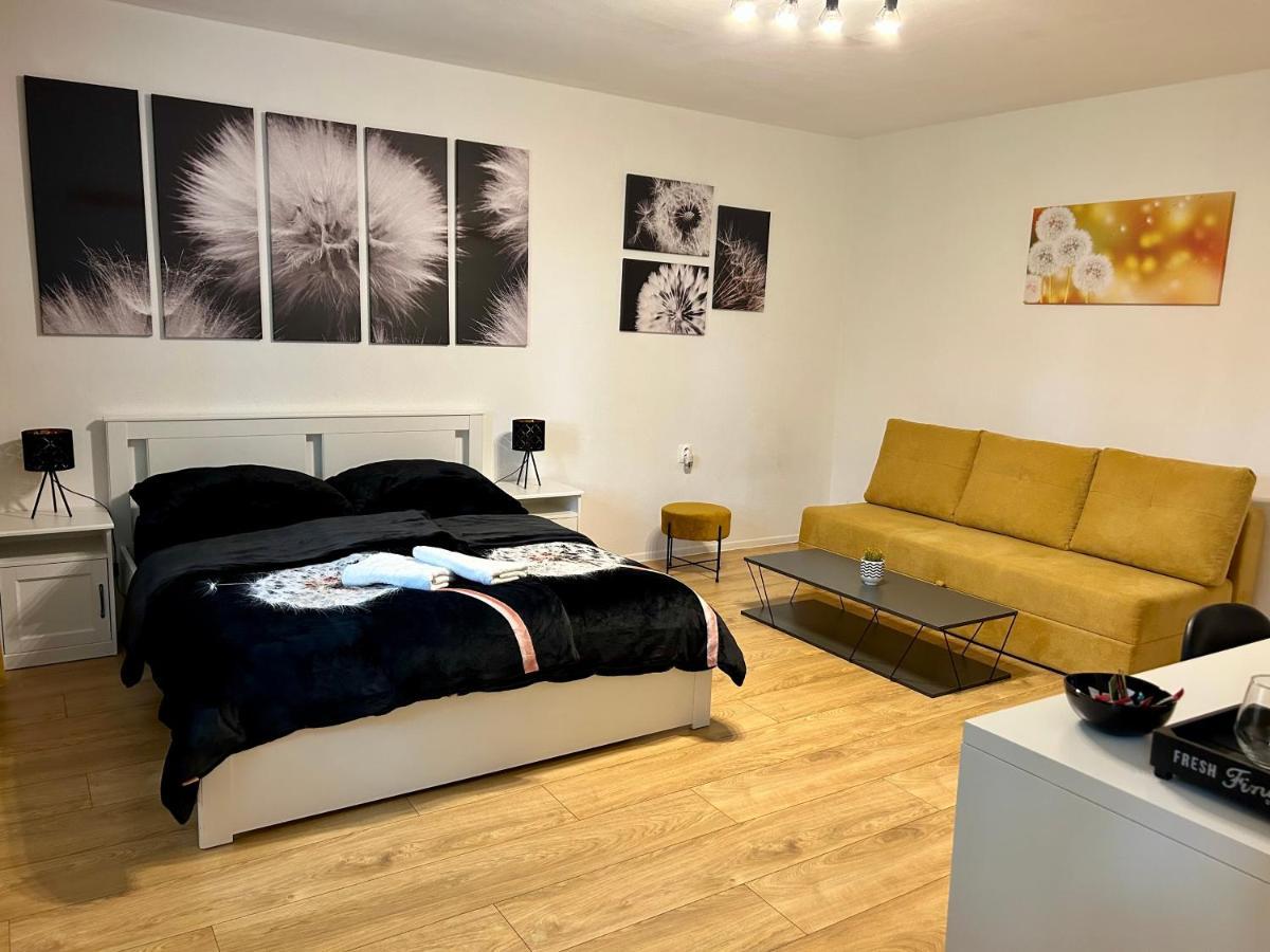Studio Apartment Dandelion Братислава Экстерьер фото