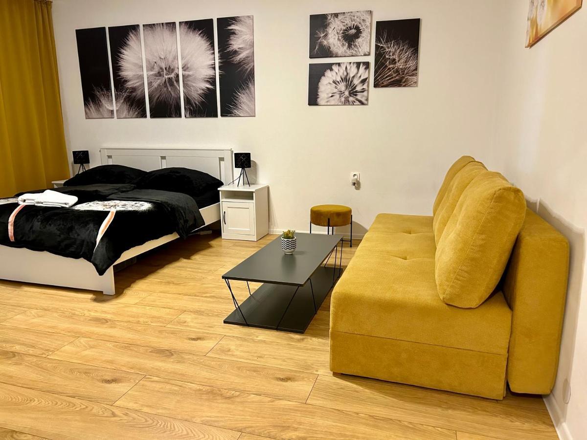 Studio Apartment Dandelion Братислава Экстерьер фото